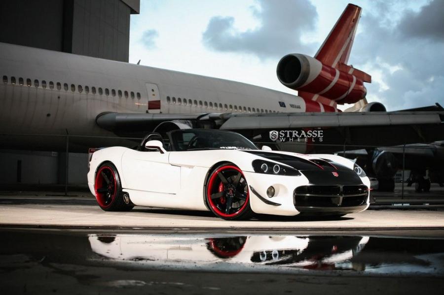 Dodge Viper SRT-10 Roadster on Strasse Wheels 2014 года  (фото 4 из 13)